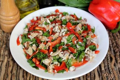 Салат с рыбой и перцем