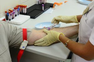 Для исследования уровня АЛТ используется либо венозная, либо капиллярная кровь