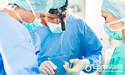 врачи делают операцию