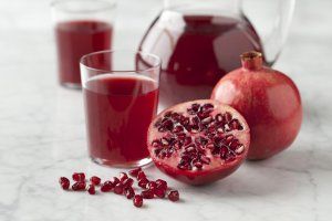 Повышаем уровень железа гранатовым соком