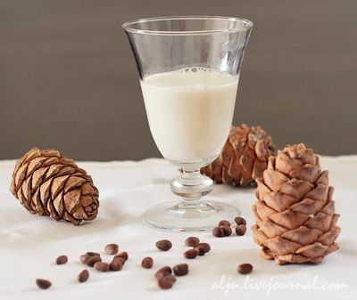 Молоко с кедровыми шишками