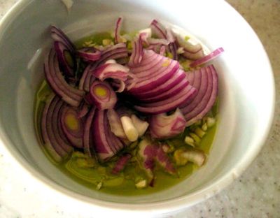 Нарезанный лук в масле