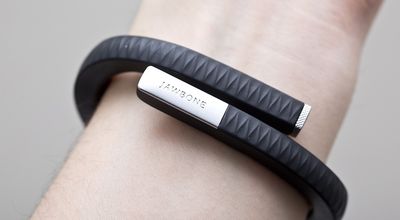 Ряд умных будильников от Jawbone представлен такими моделями как UP, UP24, UP3. Особенностью трекеров стал необычный дизайн, который мало походит на стандартный фитнес браслет.